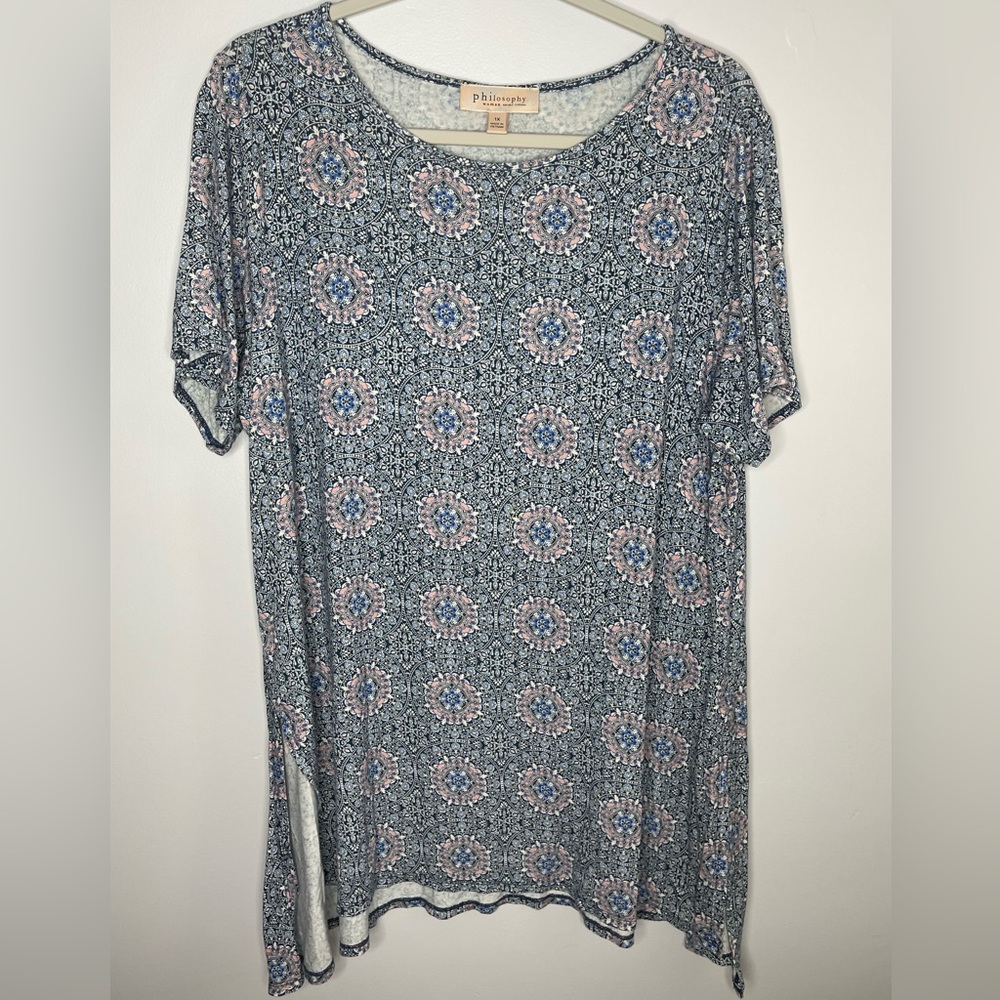 Philosophy Women’s Short Sleeve Tunic Blue & Pink Mandala Print 1X Stretchy